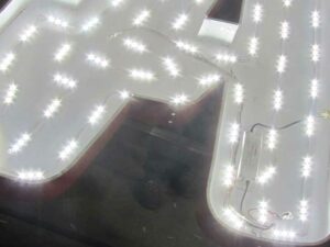 riparazione insegne a led