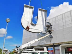 installazione-insegne